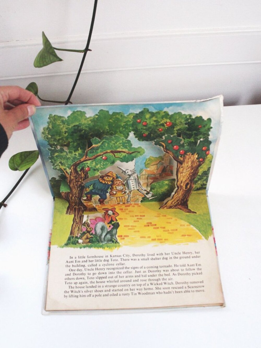 Wizard Of Oz Vintage Pop-Up Book 1970s Childrens Story Collectible - Picture 3 of 5